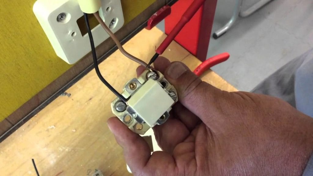 Lichtschakelaar aansluiten of laten vervangen? Hoe gaat dit in zijn ... Lichtschakelaar aansluiten of laten vervangen? Hoe gaat dit in zijn ...