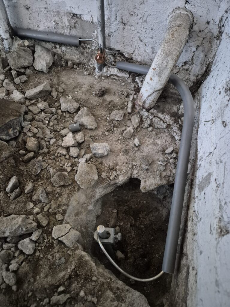 Aardpen slaan door Electra Gigant in Eindhoven